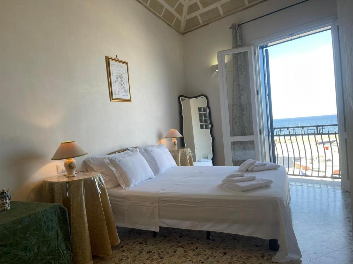 La Camera Sul Porto Hotell Marettimo Eksteriør bilde